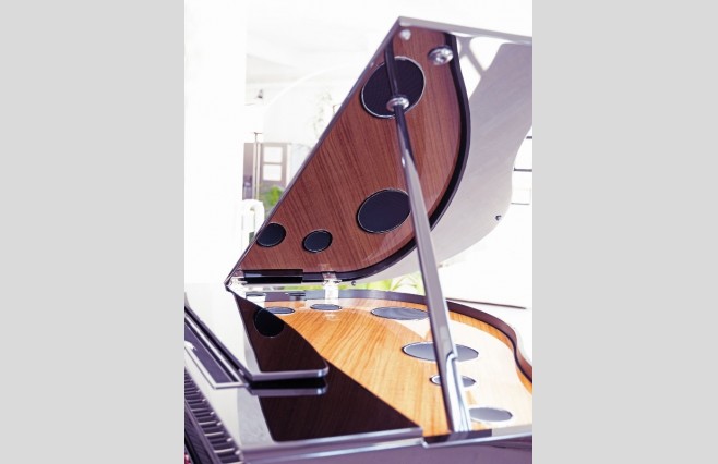 Yamaha CLP795GP Polished Ebony Digital Grand Piano - Image 5